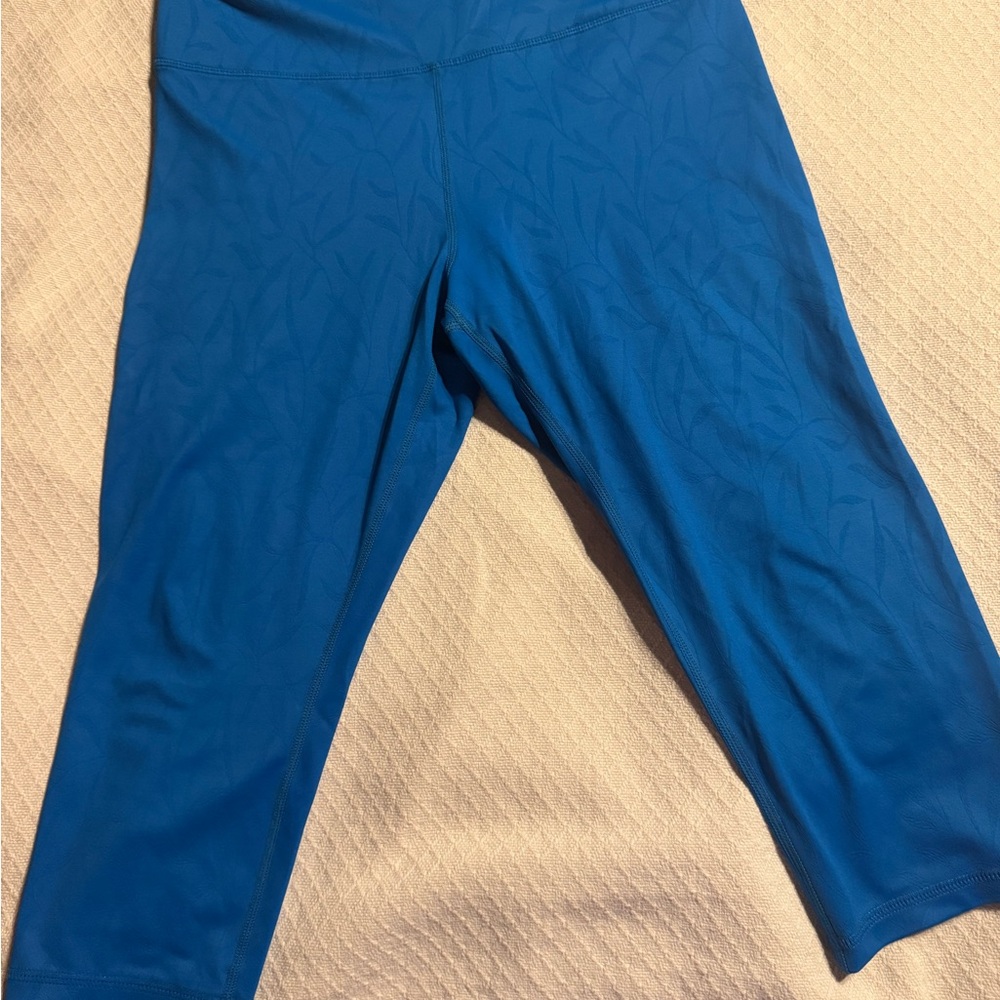 ZYIA- Blue Cropped Leggings